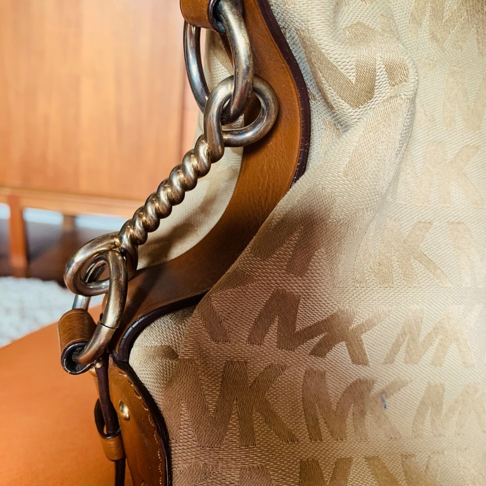 Michael Kors Signature Logo Purse - Picture 5 of 8